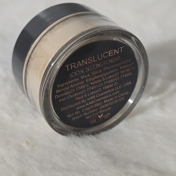 KAB Cosmetics Translucent Setting Powder - Picture 2 of 2